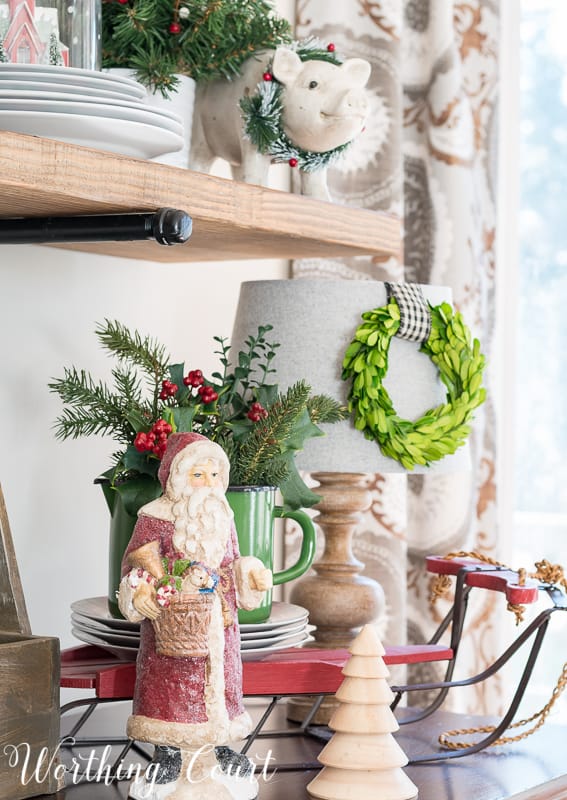 Christmas vignette with Santa Claus and greenery #christmas #christmasdecor #santaclaus