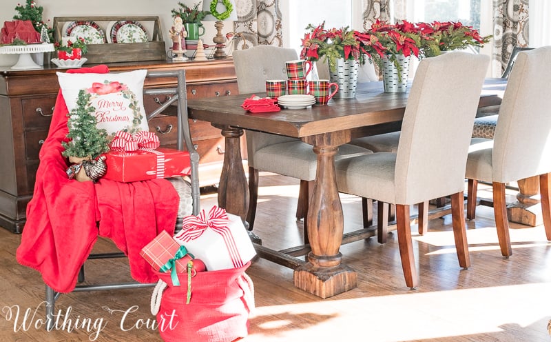 Celebrating A Nostalgic Christmas In My Breakfast Room #christmas #christmasdecorations #breakfastroom #centerpiece