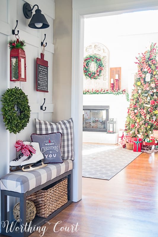 Festive Farmhouse Christmas Foyer #christmasdecor #farmhousechristmasdecor #foyer