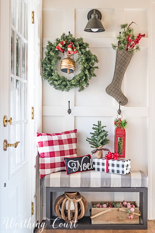 Board and batten wall Christmas decor #christmasdecor #boardandbatten