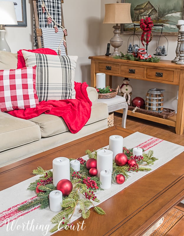 Coffee table with Christmas arrangement #christmasdecor