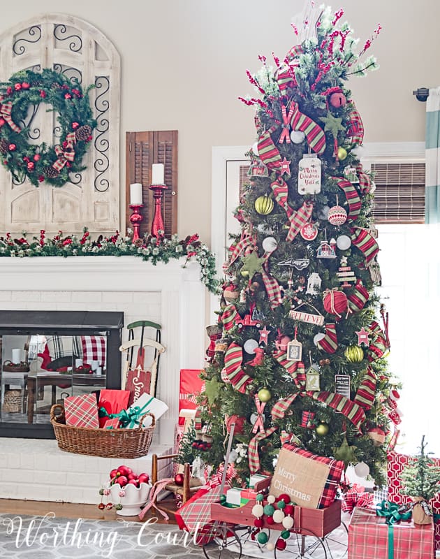 Festive red and green Christmas tree #christmasdecor