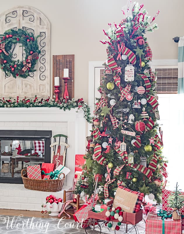 Updated Traditional Red And Green Christmas Living Room - Worthing Court