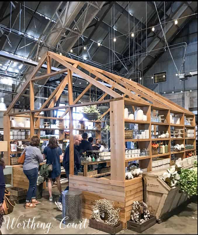 Decorating and gardening ideas from Magnolia Market #fixerupper #magnoliamarket #decoratingideas #waco #gardeningideas #silos