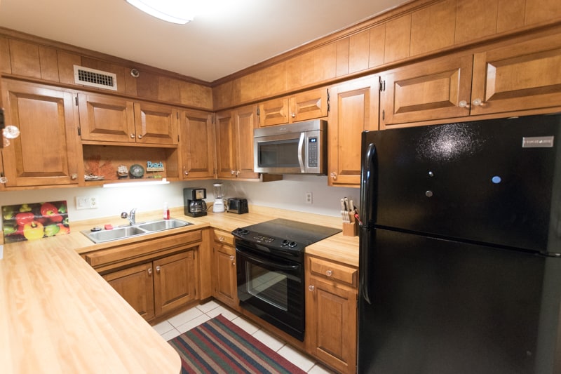 Small kitchen before makeover