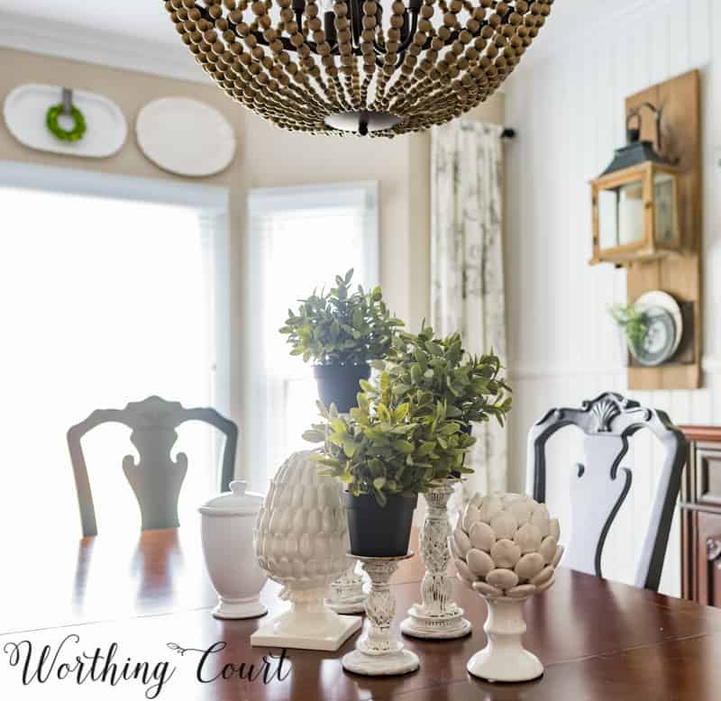 Simple green and white spring centerpiece #springdecor #spring #centerpiece #diningroom