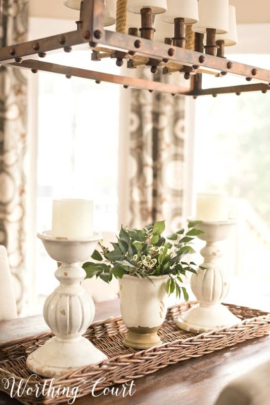 Simple green and white spring centerpiece #springdecor #centerpiece #greenandwhite