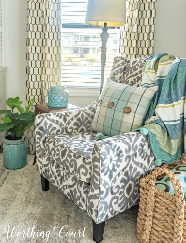 Turquoise, aqua and gray coastal decor #coastaldecor #coastaldecoratingideas #turquoise #aqua #accentchair #howtomixpatterns