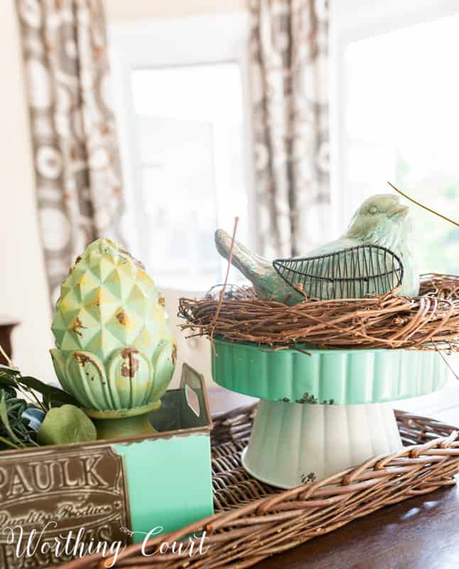 Spring centerpiece using blue and aqua accessories from the #TrishaYearwood Collection at #TractorSupply #springdecor #springdecoratingideas #centerpieceideas #aqua #limegreen #HomeDecor #SouthernStyle