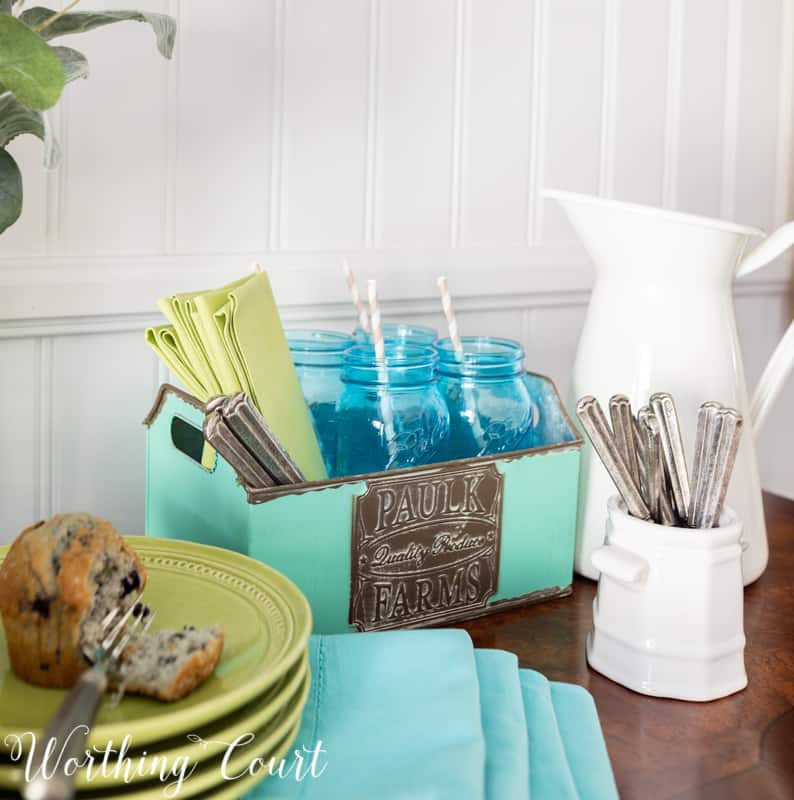 Beverage serving idea using items from the #TrishaYearwood Collection at #TractorSupply #springdecor #springdecoratingideas #centerpieceideas #aqua #limegreen #HomeDecor #SouthernStyle #dessert #cake #dessertbar #hospitality #masonjars