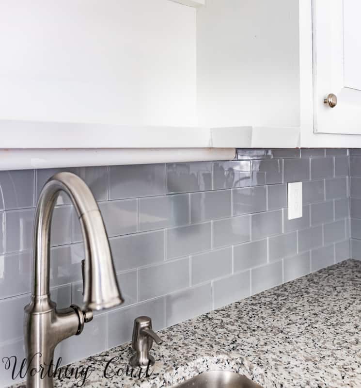 Side view of the backsplash behind the faucet.