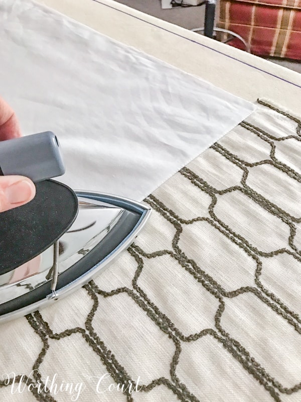 How To Make A Lined, Flat Drapes Just Like The Pros Do - It's Easy! How to press open the top seam of a flat drapery panel. #drapesforlivingroom #curtains #draperies #draperypanels #diydrapes #diycurtains #drapetechniques #drapesforslidingglassdoors #windowdrapes