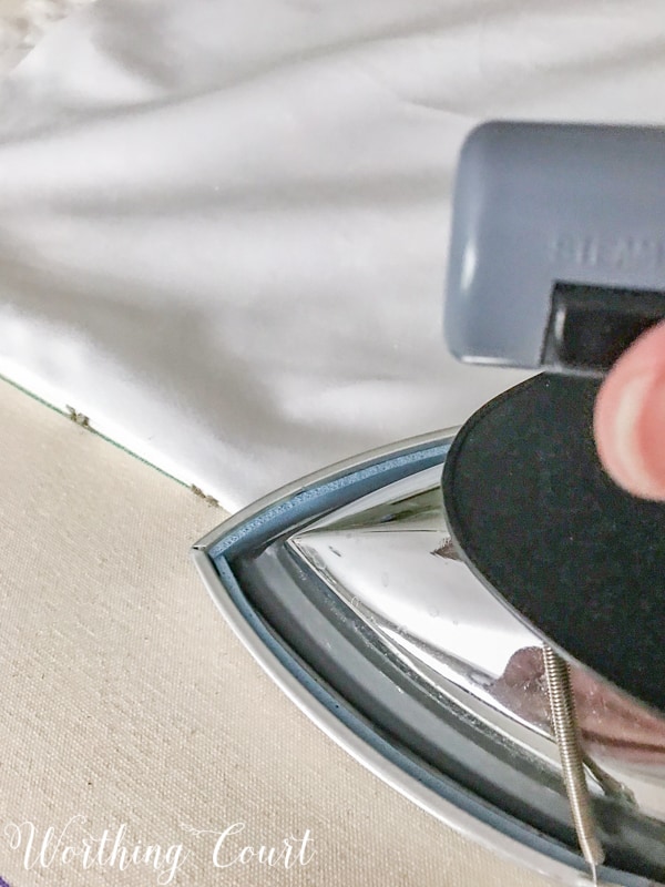How To Make A Lined, Flat Drapes Just Like The Pros Do - It's Easy! How to press the top seam closed when making a flat drapery panel. #drapesforlivingroom #curtains #draperies #draperypanels #diydrapes #diycurtains #drapetechniques #drapesforslidingglassdoors #windowdrapes