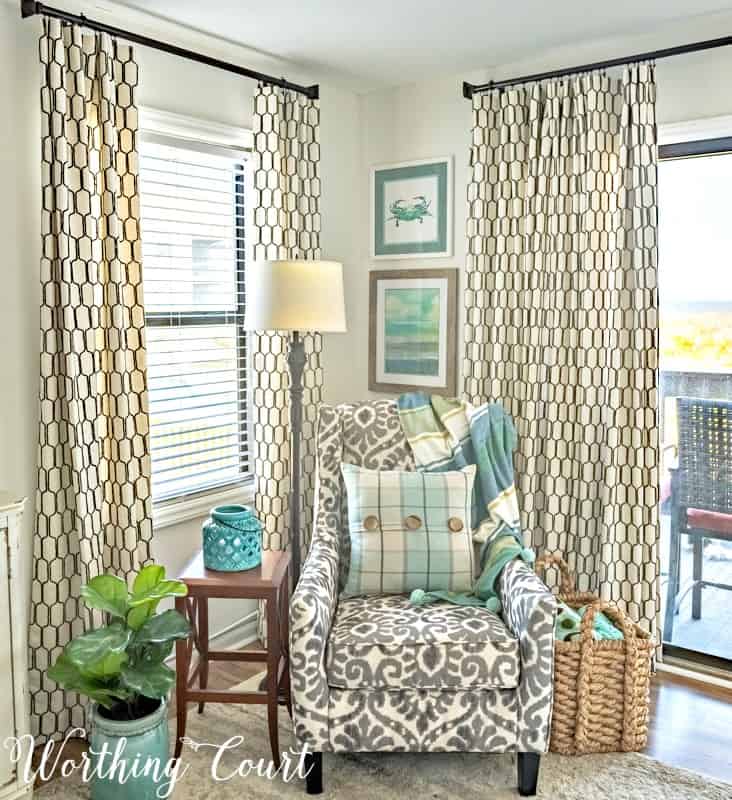 How To Make A Lined, Flat Drapes Just Like The Pros Do - It's Easy! How to make lined, flat draperies panels using the same methods as professional workrooms. #drapesforlivingroom #curtains #draperies #draperypanels #diydrapes #diycurtains #drapetechniques #drapesforslidingglassdoors #windowdrapes