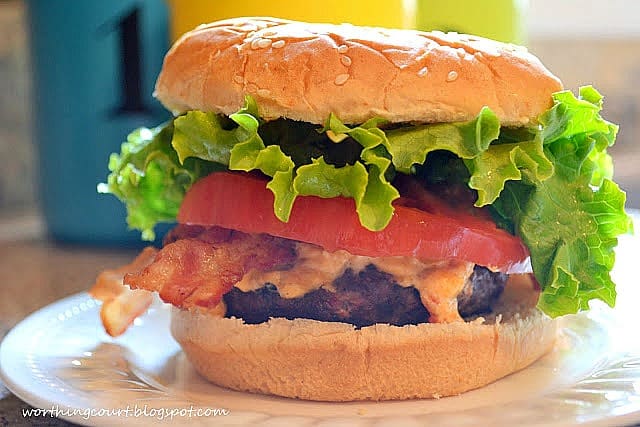 Recipe for pimento cheese bacon hamburger #hamburgerrecipe #cheeseburgerrecipe #grillingrecipe #beefrecipe #baconrecipe