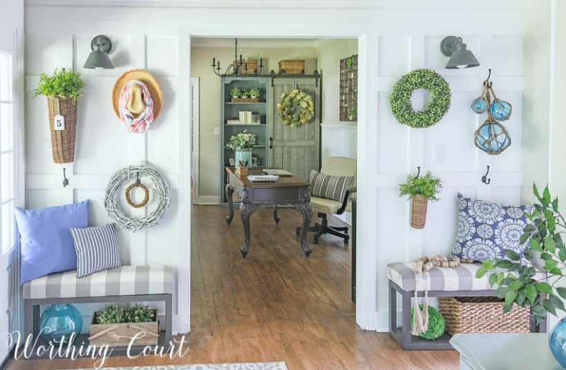 Foyer with diy board and batten wall #farmhousedecor #boardandbatten #walldecor #decoratingideas #foyerdecoratingideas 