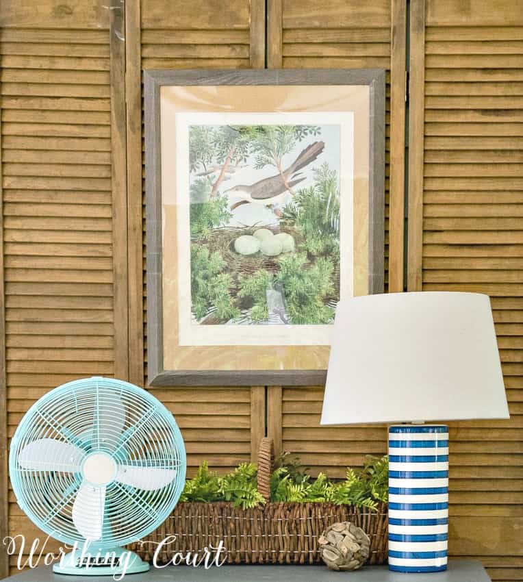 Farmhouse style vignette on a screen porch. #farmhousedecoratingideas #summerdecoratingideas