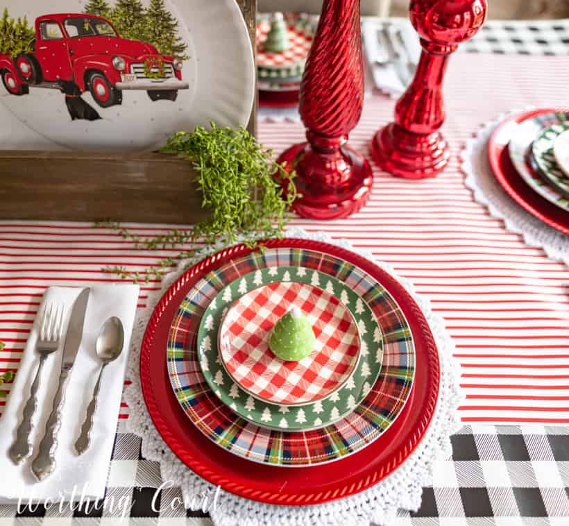 Red, green and white Christmas table setting with christmas plates.