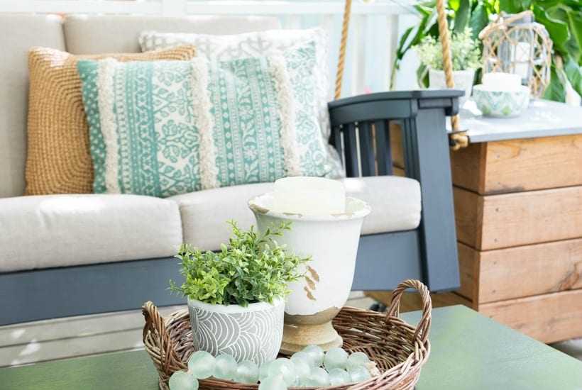 Cozy And Inviting Screened In Porch Decorating Ideas {My Porch Refresh}