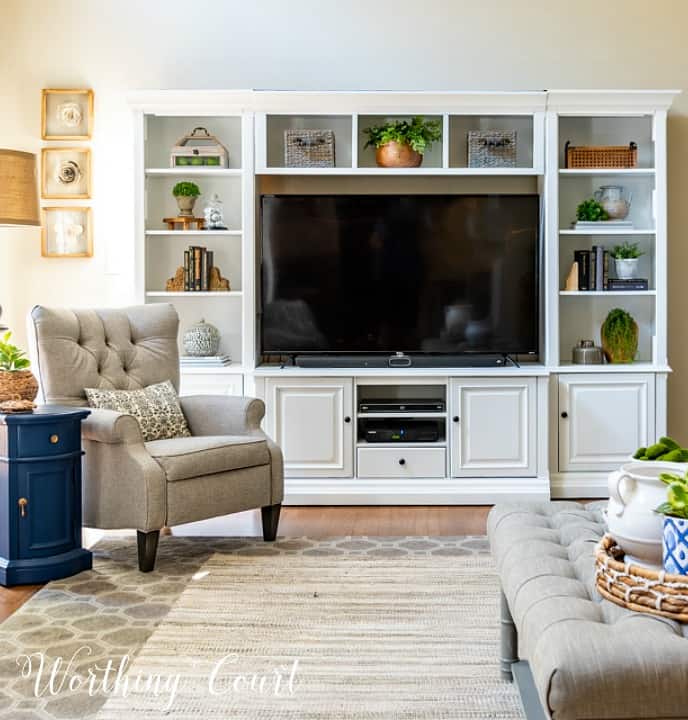 Dos And Don'ts of Decorating Built-In Shelves (Simple Tips)