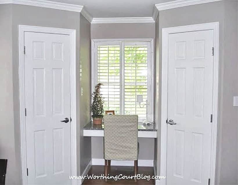 A small desk area just off the kitchen.