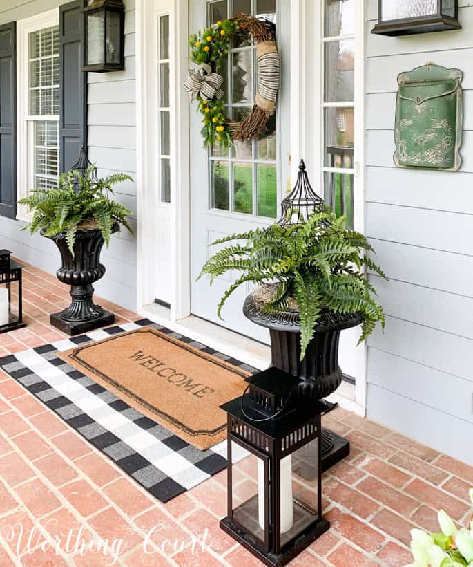 Easy Spring Front Porch Makeover Ideas HOW TO LAYER FRONT DOOR