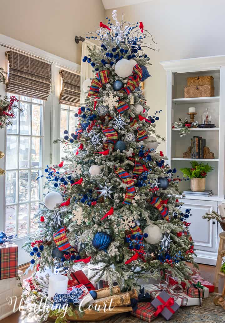 10 Beautiful Christmas Tree Decorating Ideas