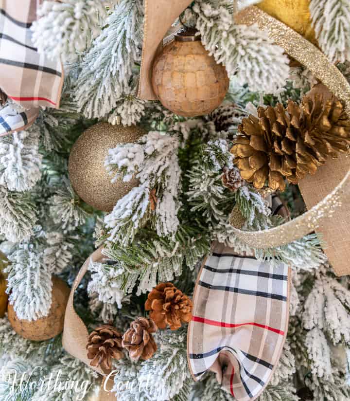 neutral Christmas tree decor