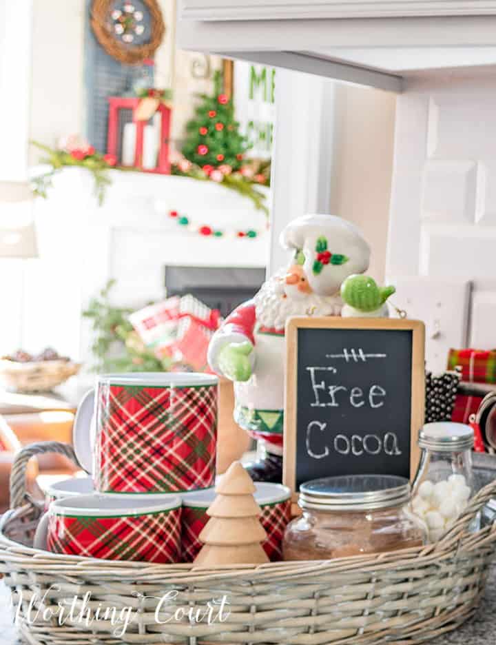 A Christmas Checklist To Help With Your Holiday Decorating + A Free Printable Timeline