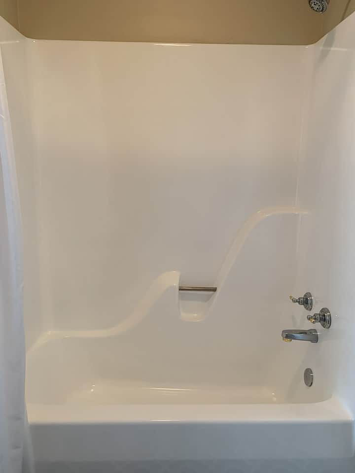 white bathtub