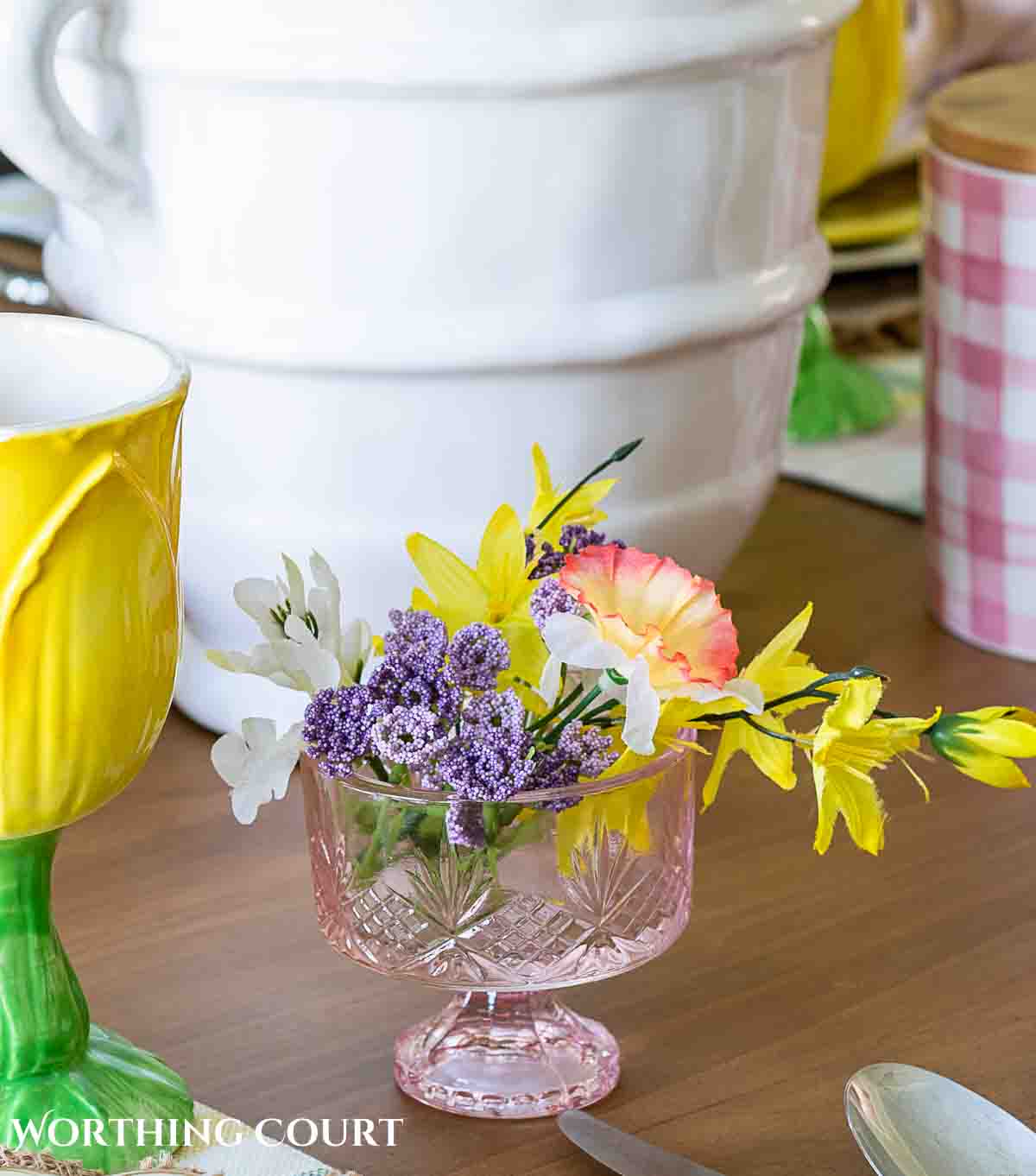 Yellow and pink Easter table decorations