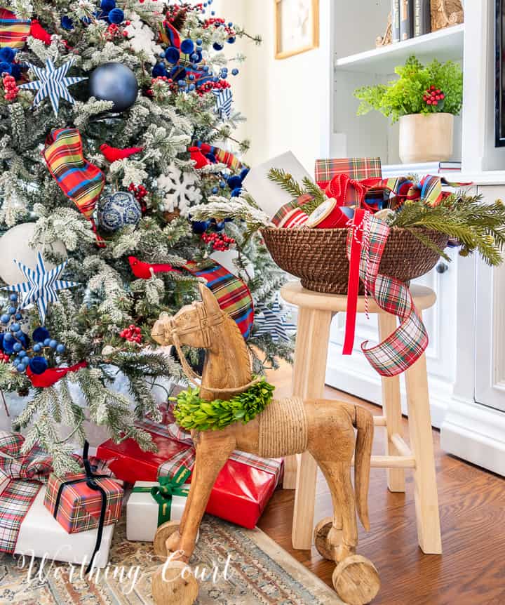 A Cozy Christmas Decorating Ideas Tour – Foyer And Family Room