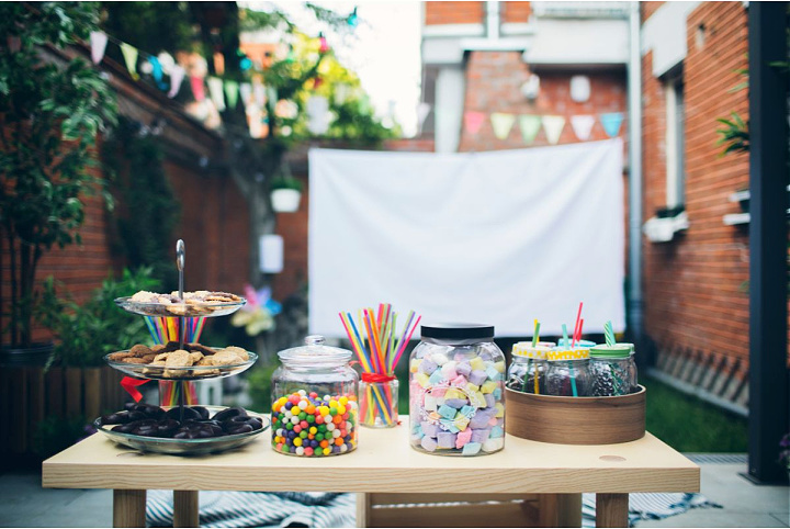 diy outdoor movie screen and snack bar