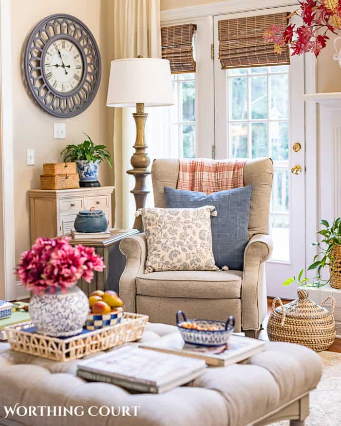 neutral living room decor with pops of blue and burgundy for fall