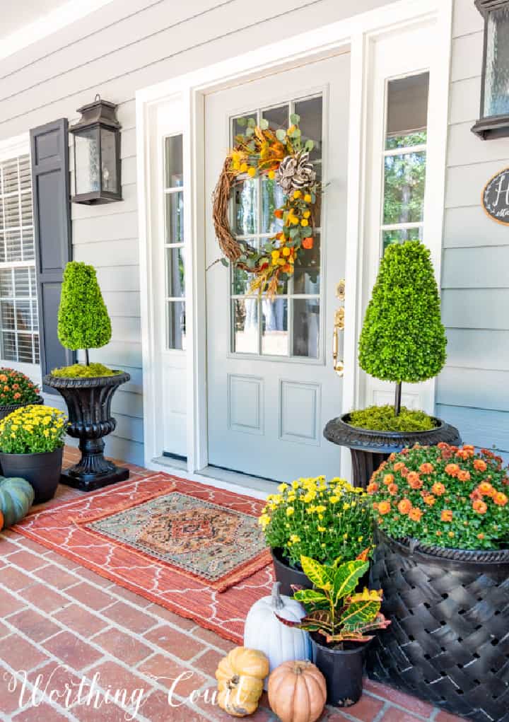 fall front porch decorations with a diy fall wreath and fall colors
