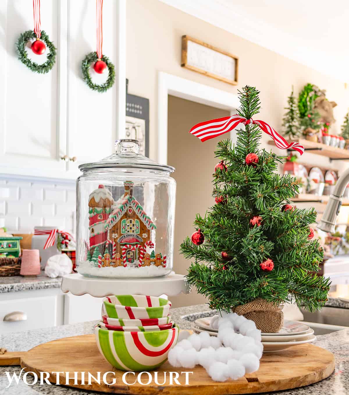 https://www.worthingcourtblog.com/wp-content/uploads/2023/11/Christmas-kitchen-decor-3.jpg