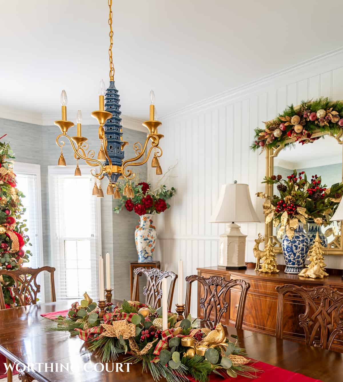 Festive And Elegant Christmas Dining Room