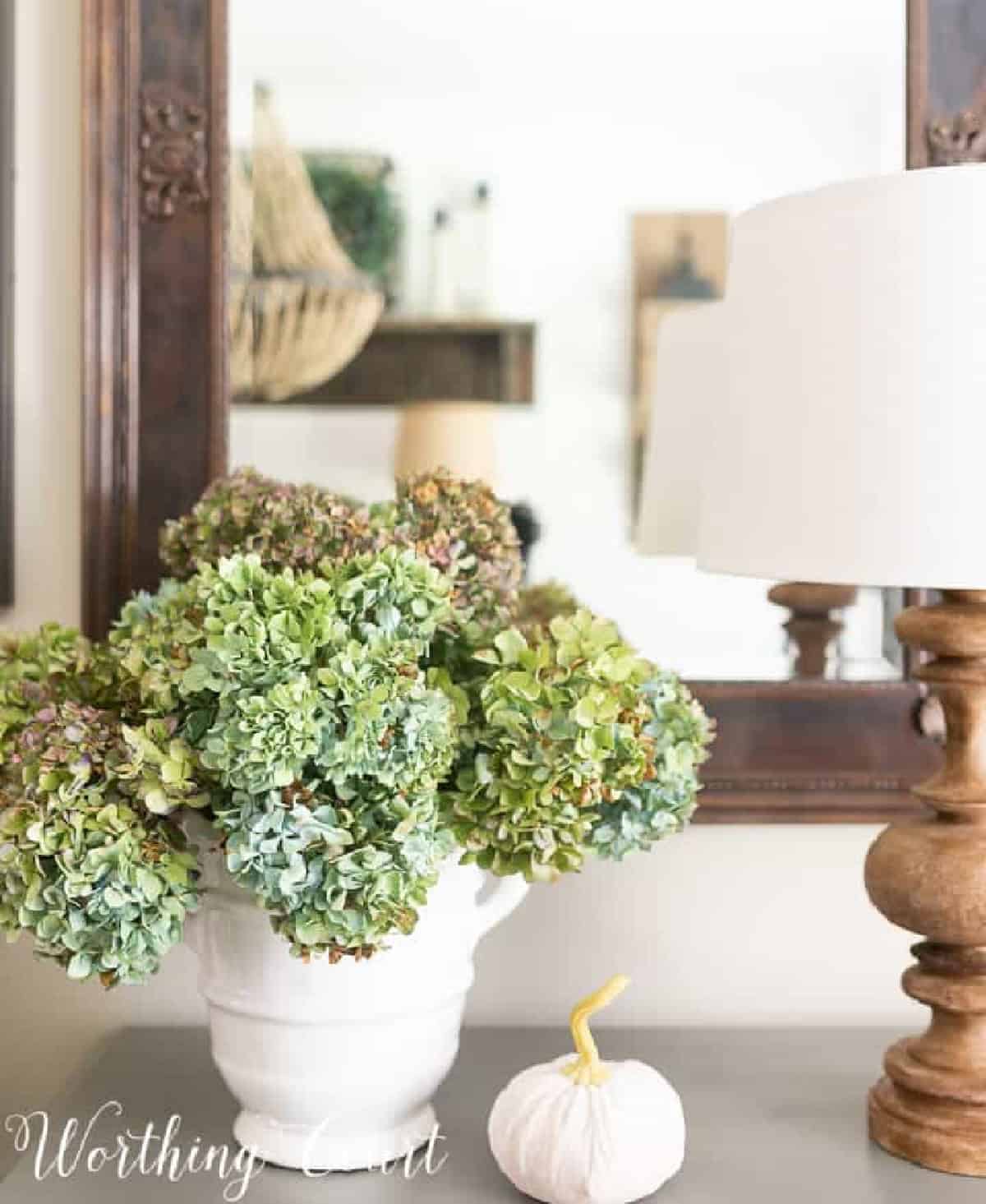 How to Decorate for Fall Tastefully