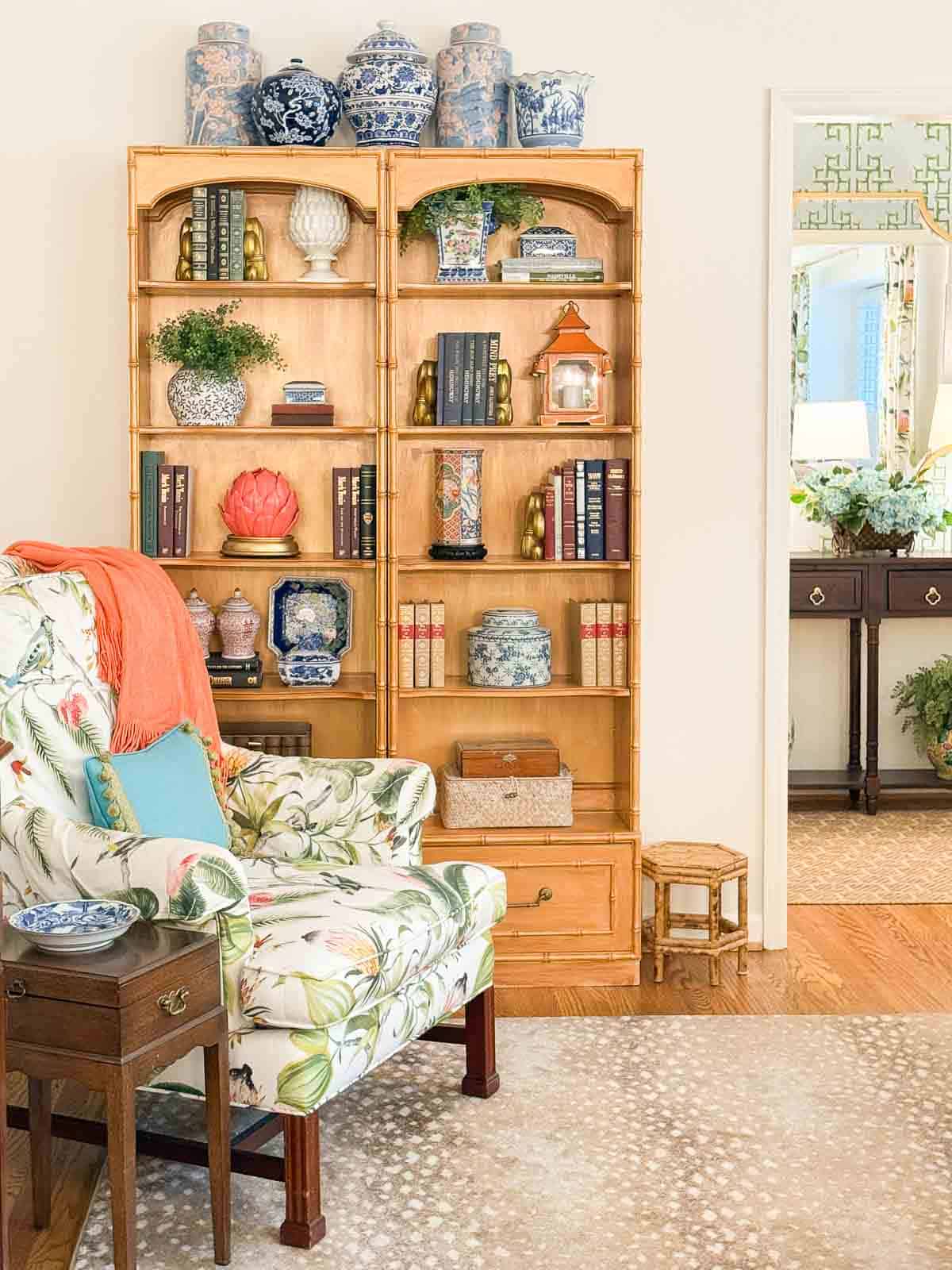 pair of bookcases decorated with colorful chinoiserie acessores