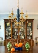 fall touches in a dining room with traditional furniture
